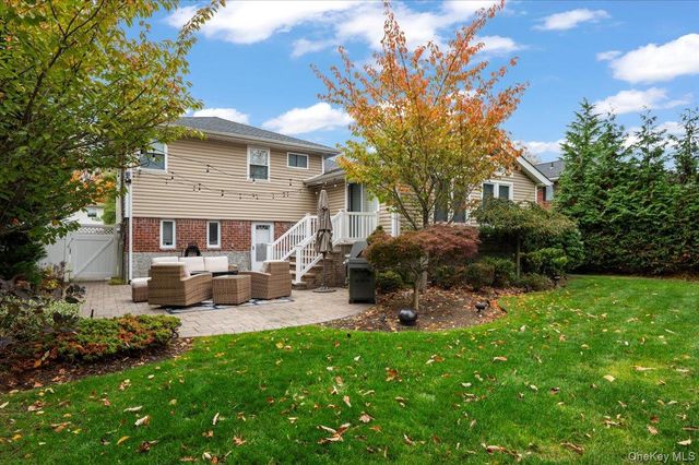 45 Winthrop Road, Plainview, NY 11803