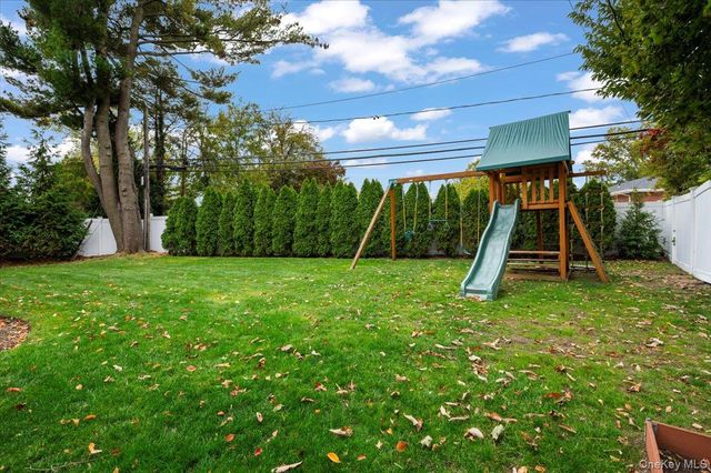 45 Winthrop Road, Plainview, NY 11803