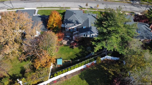 45 Winthrop Road, Plainview, NY 11803