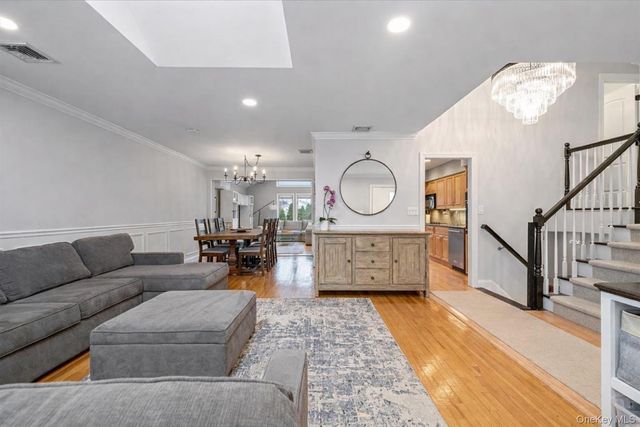 45 Winthrop Road, Plainview, NY 11803