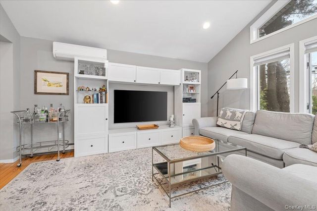 45 Winthrop Road, Plainview, NY 11803