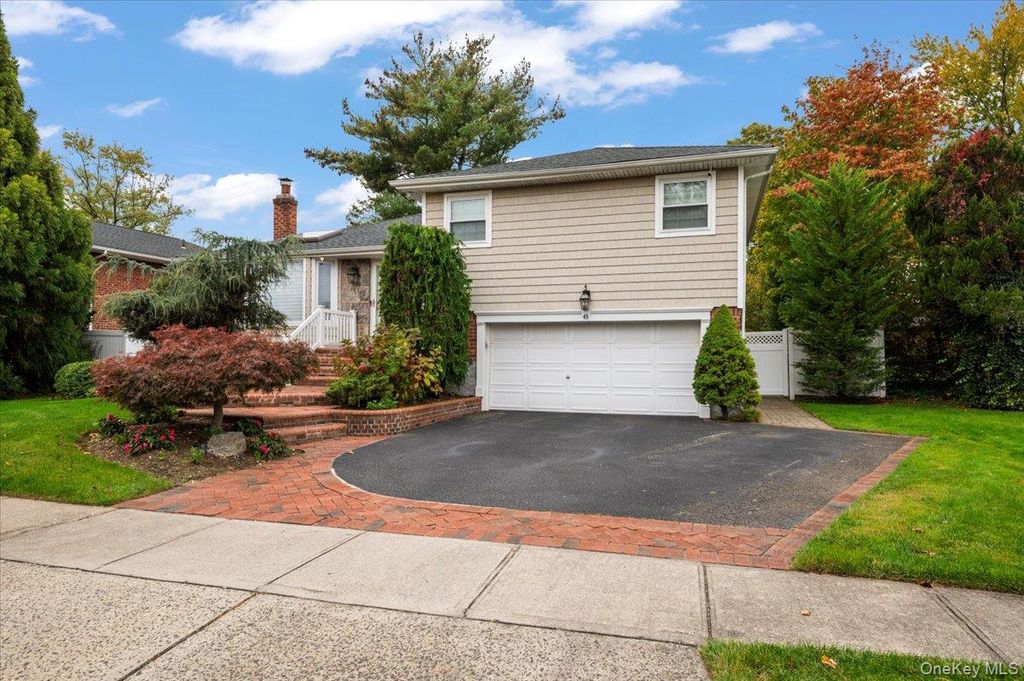 45 Winthrop Road, Plainview, NY 11803