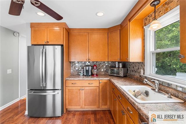 7 Wilton Avenue, Middlesex, NJ 08846