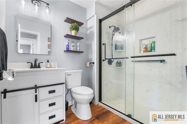 7 Wilton Avenue, Middlesex, NJ 08846
