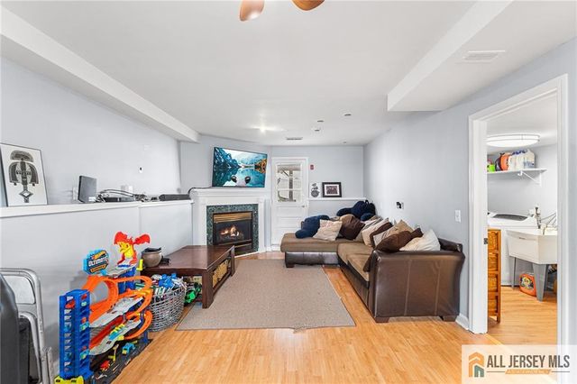 7 Wilton Avenue, Middlesex, NJ 08846