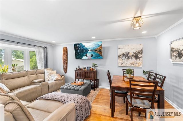 7 Wilton Avenue, Middlesex, NJ 08846