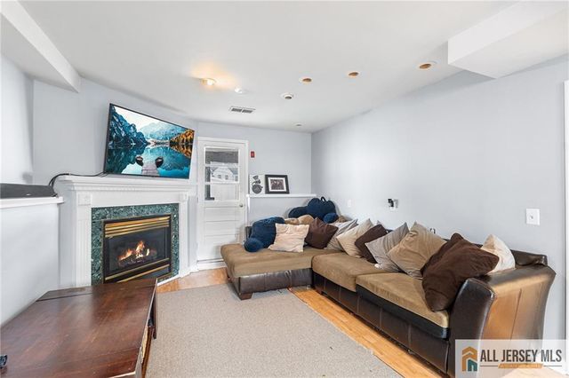 7 Wilton Avenue, Middlesex, NJ 08846