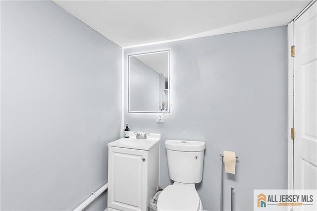 7 Wilton Avenue, Middlesex, NJ 08846