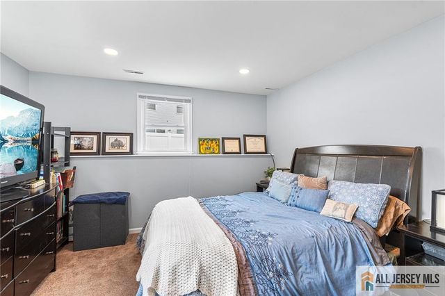7 Wilton Avenue, Middlesex, NJ 08846
