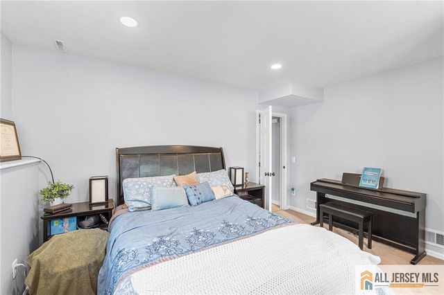 7 Wilton Avenue, Middlesex, NJ 08846