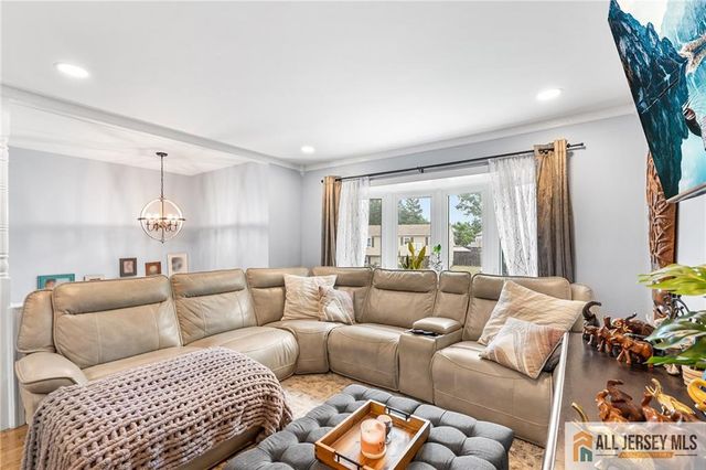 7 Wilton Avenue, Middlesex, NJ 08846