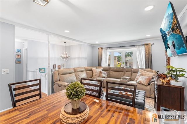 7 Wilton Avenue, Middlesex, NJ 08846