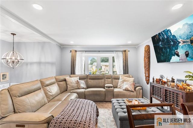 7 Wilton Avenue, Middlesex, NJ 08846