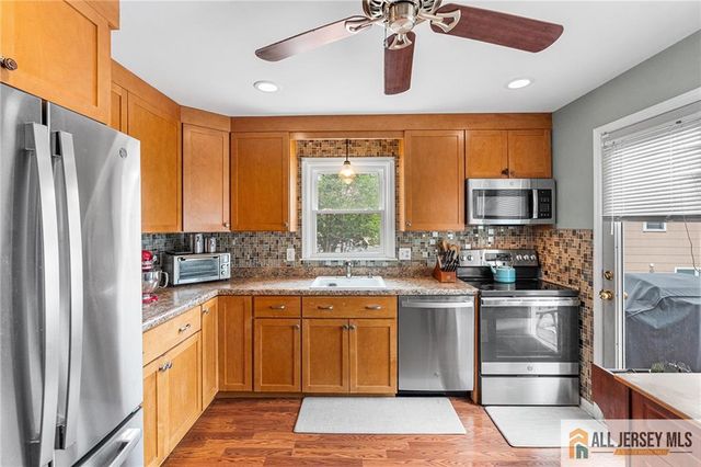 7 Wilton Avenue, Middlesex, NJ 08846