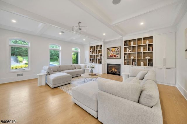 39 Westmount Dr, Livingston Twp., NJ 07039