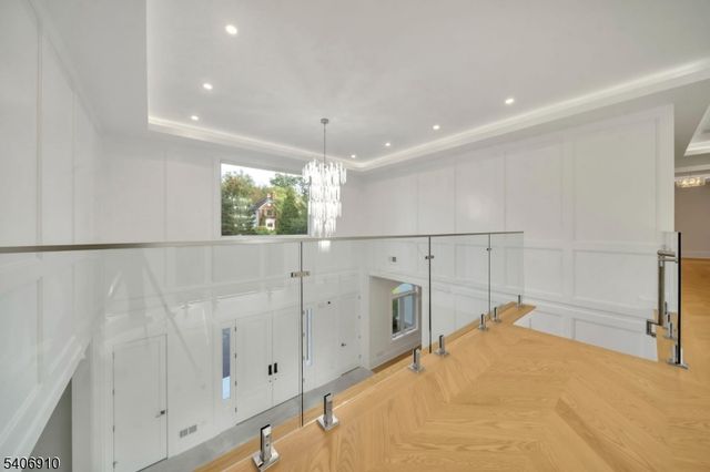 39 Westmount Dr, Livingston Twp., NJ 07039