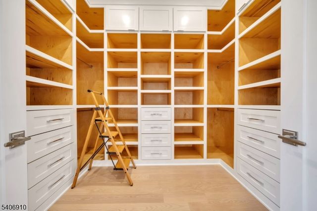 39 Westmount Dr, Livingston Twp., NJ 07039