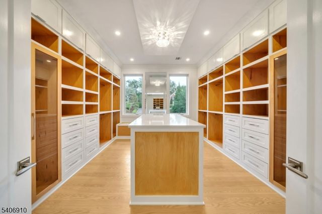 39 Westmount Dr, Livingston Twp., NJ 07039