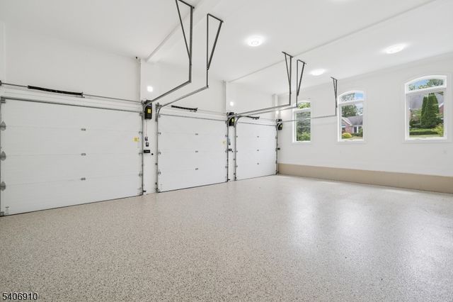 39 Westmount Dr, Livingston Twp., NJ 07039