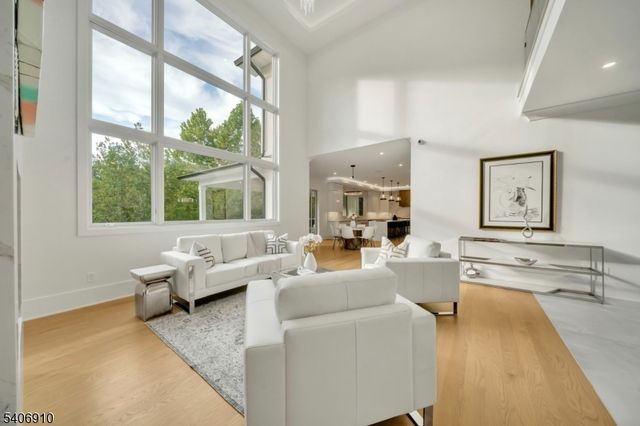 39 Westmount Dr, Livingston Twp., NJ 07039