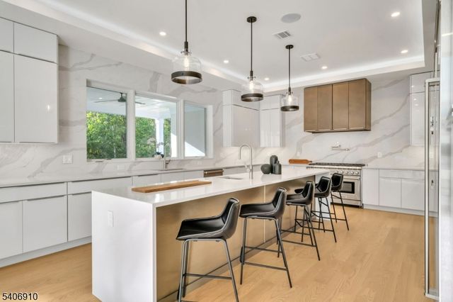 39 Westmount Dr, Livingston Twp., NJ 07039