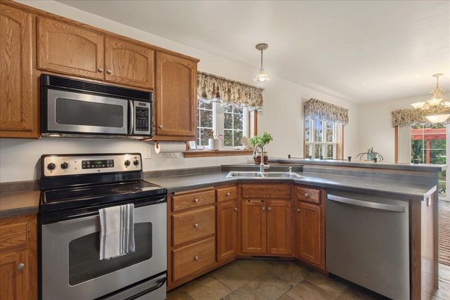 1730 CINNABAR WAY, Belleville, WI 54311