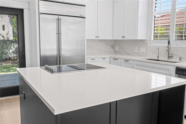 11 Treehaven LN, The Hills, TX 78738