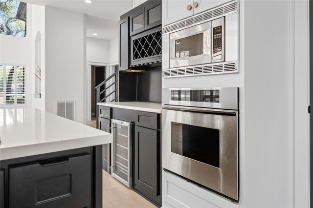 11 Treehaven LN, The Hills, TX 78738