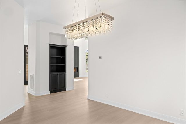 11 Treehaven LN, The Hills, TX 78738