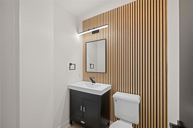 11 Treehaven LN, The Hills, TX 78738