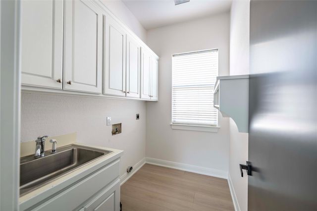 11 Treehaven LN, The Hills, TX 78738