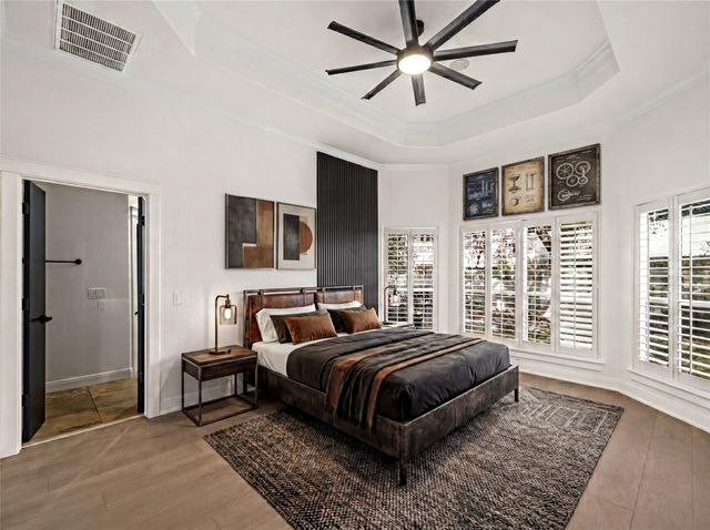 11 Treehaven LN, The Hills, TX 78738