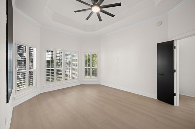 11 Treehaven LN, The Hills, TX 78738