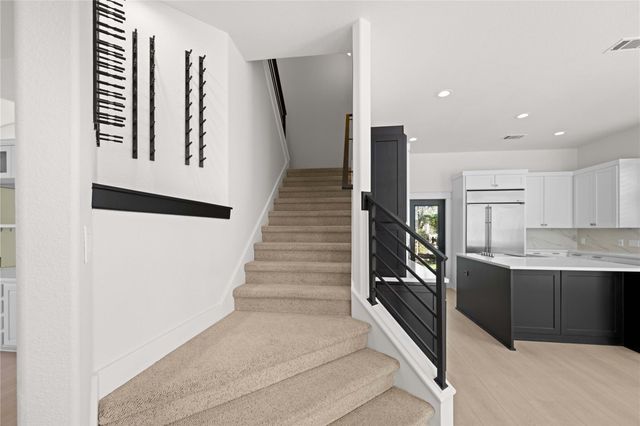 11 Treehaven LN, The Hills, TX 78738