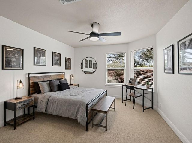 11 Treehaven LN, The Hills, TX 78738