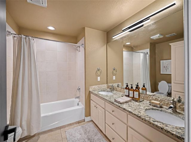 11 Treehaven LN, The Hills, TX 78738