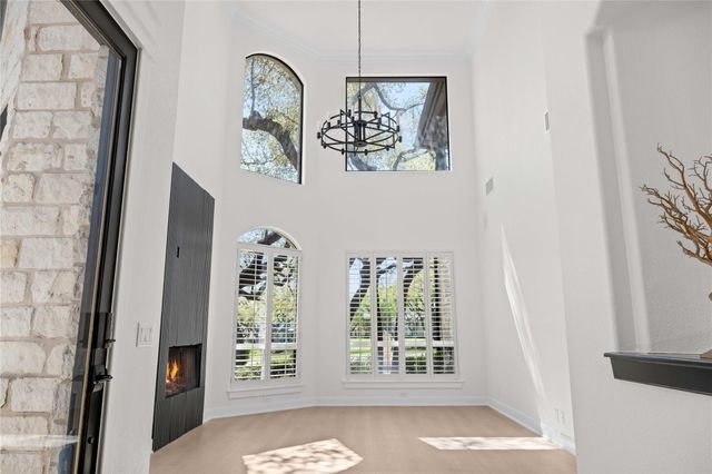 11 Treehaven LN, The Hills, TX 78738