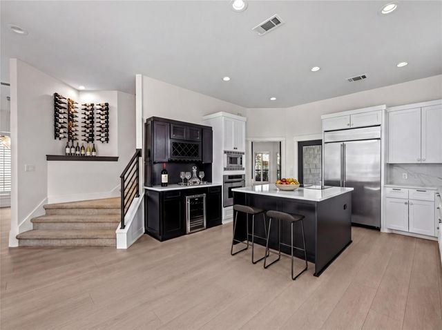 11 Treehaven LN, The Hills, TX 78738