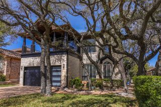 11 Treehaven LN, The Hills, TX 78738