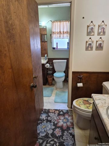 8020 W Dixon, Somerset, TX 78069