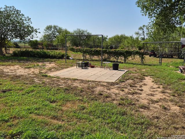 8020 W Dixon, Somerset, TX 78069