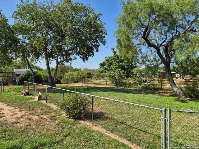 8020 W Dixon, Somerset, TX 78069