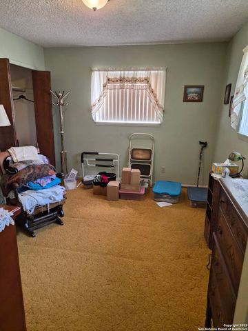 8020 W Dixon, Somerset, TX 78069