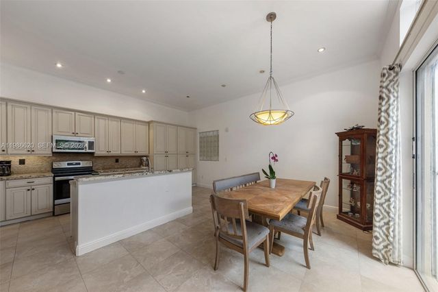1104 Redwood Street, Hollywood, FL 33019