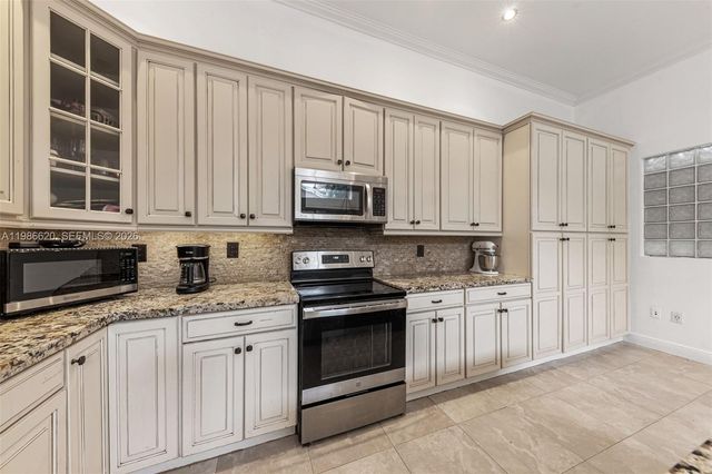 1104 Redwood Street, Hollywood, FL 33019
