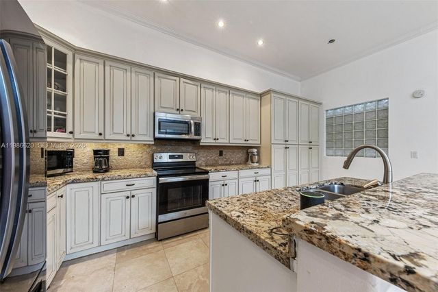 1104 Redwood Street, Hollywood, FL 33019