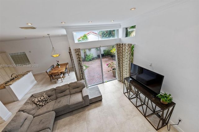 1104 Redwood Street, Hollywood, FL 33019