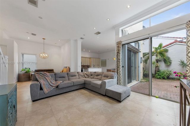 1104 Redwood Street, Hollywood, FL 33019