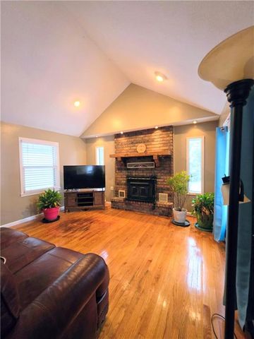 1818 Hilltop Drive, Country Club, MO 64505