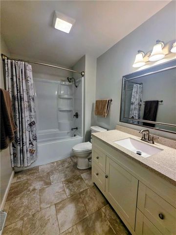 1818 Hilltop Drive, Country Club, MO 64505